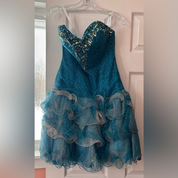 Dresses & Skirts - Hannah S Cocktail Dress